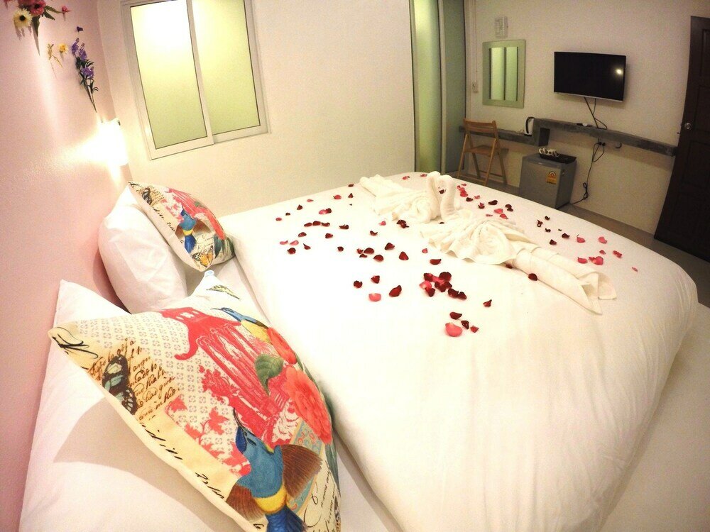 Фото At We Patong Guest House