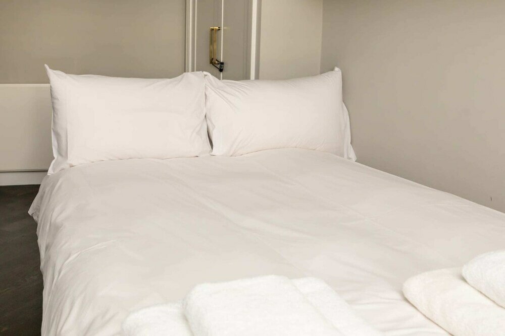 Фото Dazzling Top Floor 1bedroom Flat - Earl's Court!