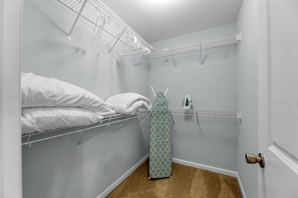 Фото 5006 Beale Ave Orange Door