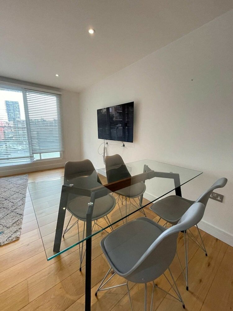 Фото Bright & Modern 2 Bedroom Flat W/balcony - Whitechapel!