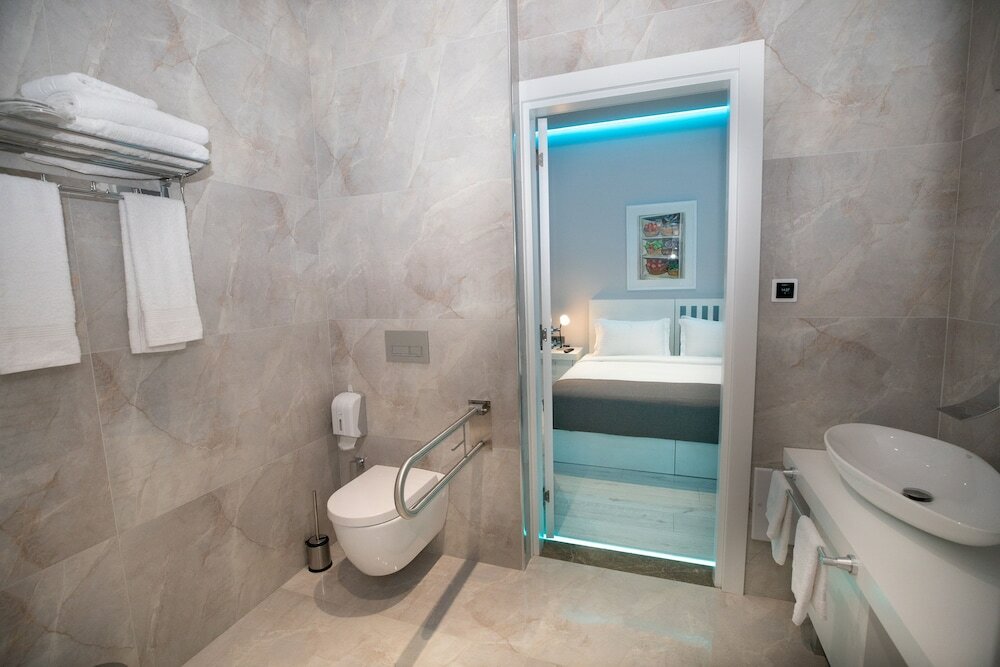 Фото Metro Hotel Tirana