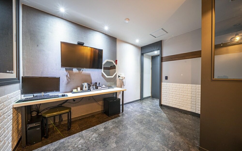 Фото Yeosu Hotel The B