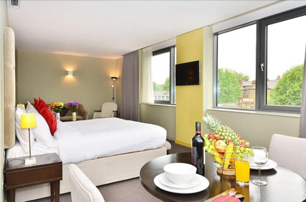 Фото Axiom Park Hotel