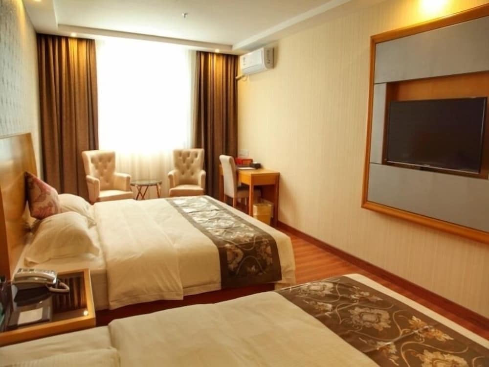 Фото GreenTree Inn Zhuhai Light Rail Pearl Station Express Hotel