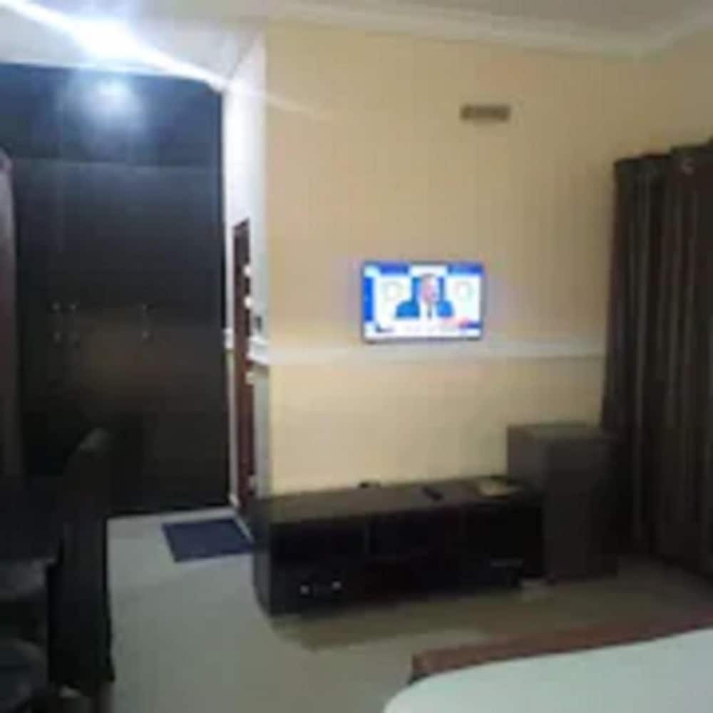 Фото Edmudian Court Luxury Apartments