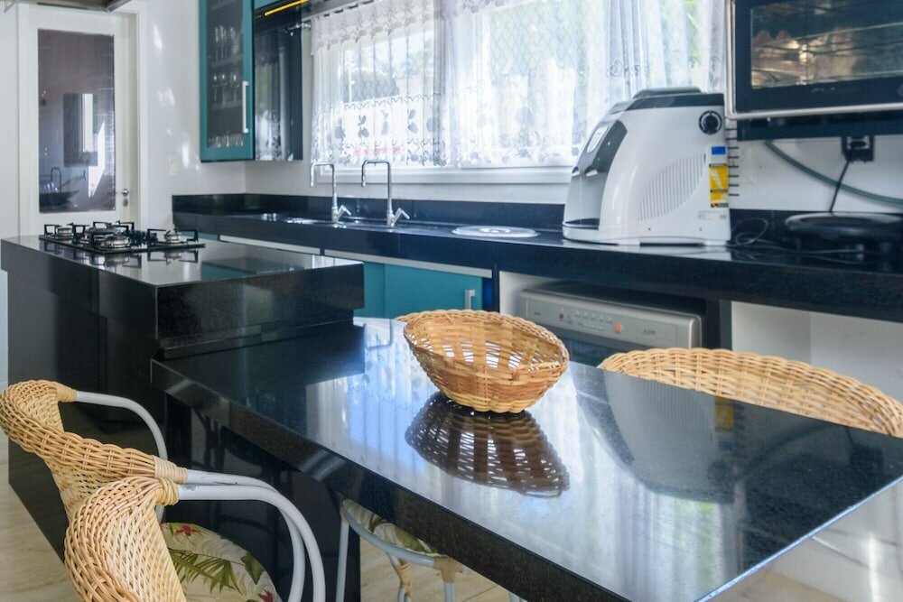 Фото Magnífica Mansão à 50m da praia de Barequeçaba para até 18 pessoas