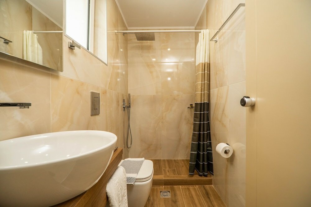 Фото Manos Beachside Apartments