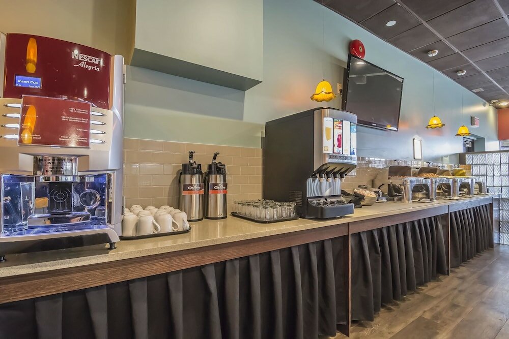 Фото Quality Inn West Edmonton