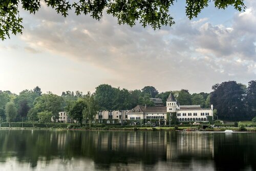 Гостиница Martin's Château du Lac