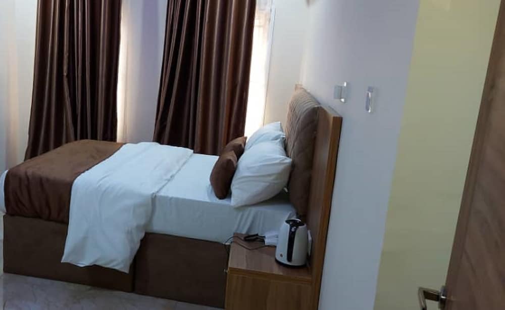 Фото Hassan Sunmonu Court