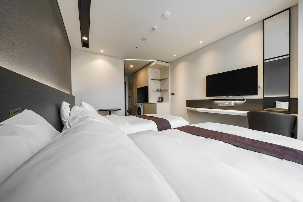 Фото Gloucester Hotel Kintex