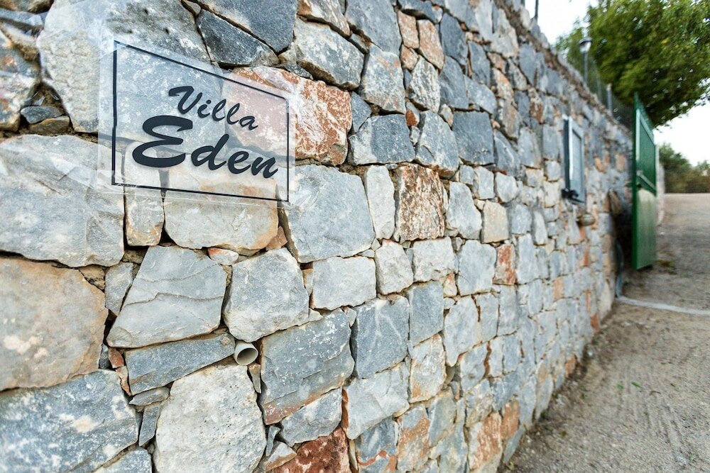 Фото Gorgeous Villa With Pool & Gardens