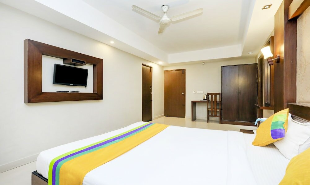 Фото Itsy by Treebo - Greenwood Inn And Suites