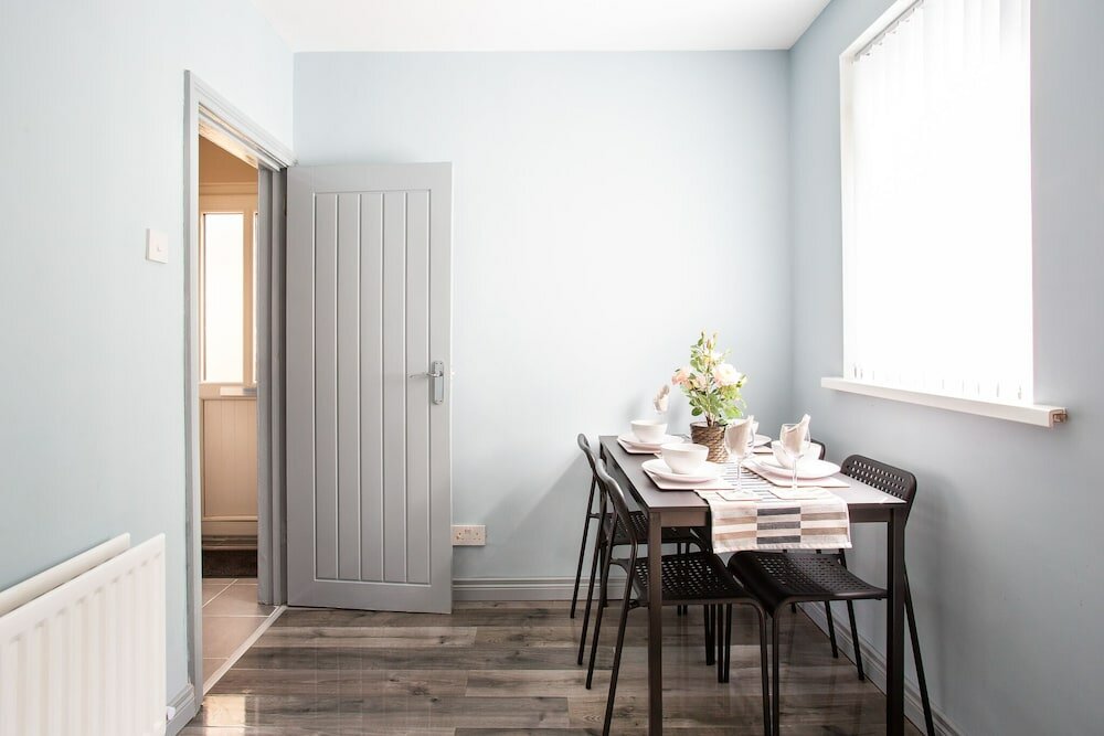 Фото Fully Refurbished North Belfast Home 3