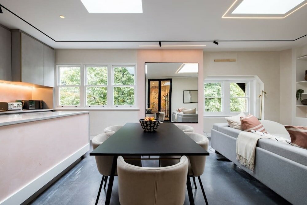 Фото The Camden Arms - Bright and Charming 2bdr Flat