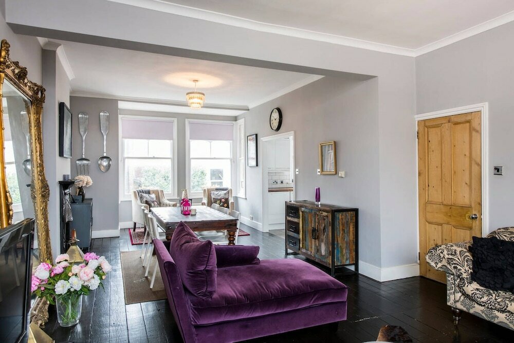 Фото Bright, Stylish 3bed Flat in West Hampstead