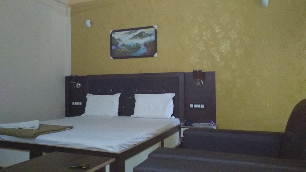 Фото Hotel Zero Mile Rooms