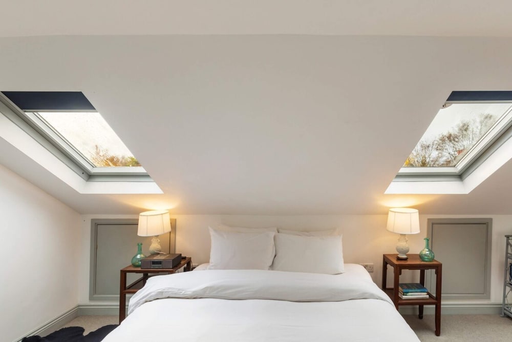 Фото Lovely 4 Bedroom House near Portobello