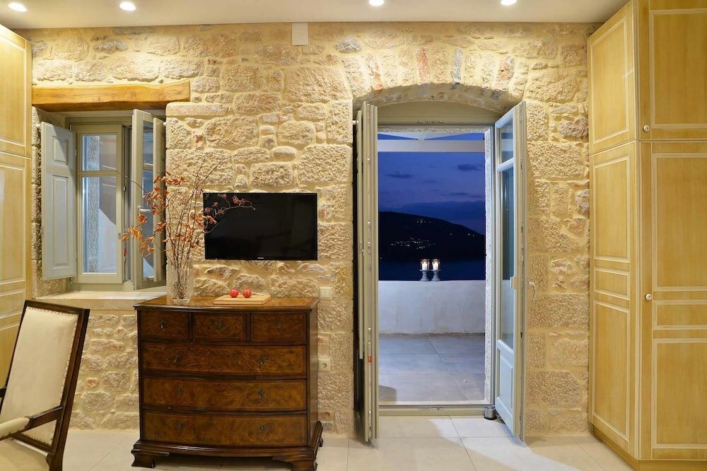 Фото Akrolithi Boutique Hotel