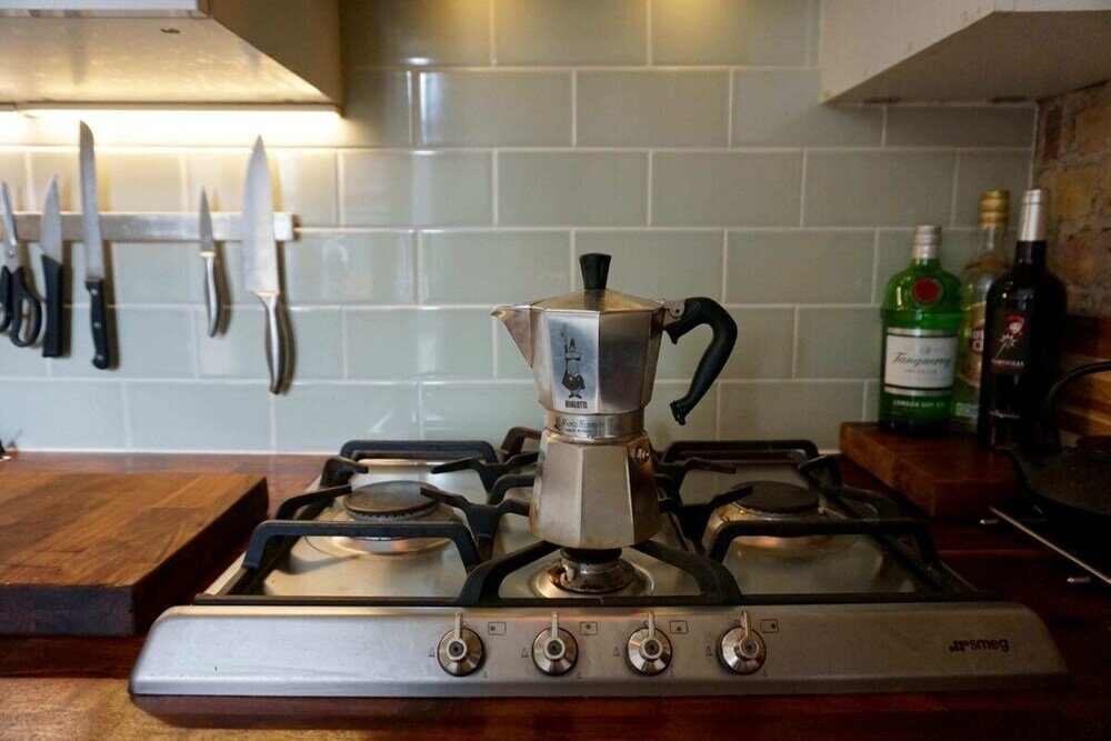 Фото Beautiful Canalside 1-bedroom Flat With Terrace