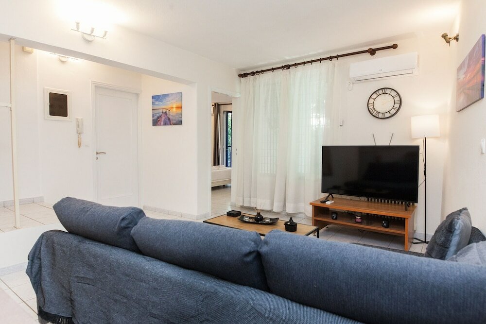 Фото Kallithea Charming New 1br Apartment