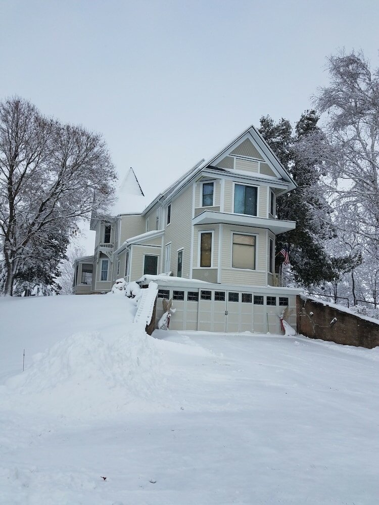 Фото Oaklawn Inn LLC