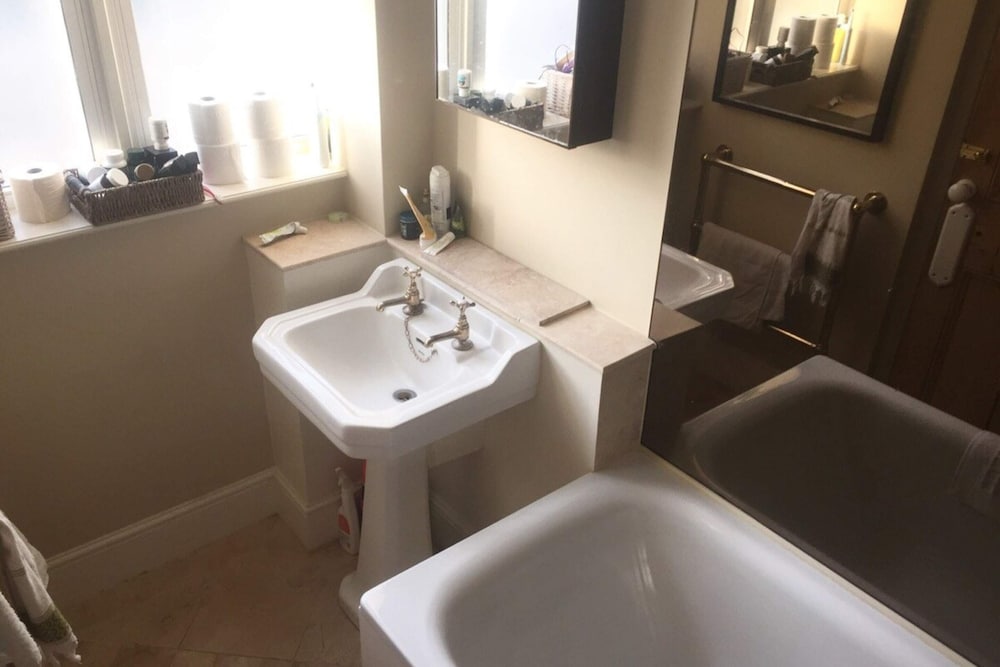 Фото Lovely 2 Bedroom on the Corner of Portobello Road