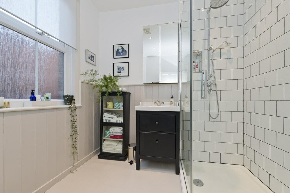 Фото Interior Designed House With Garden in North West London by Underthedoormat