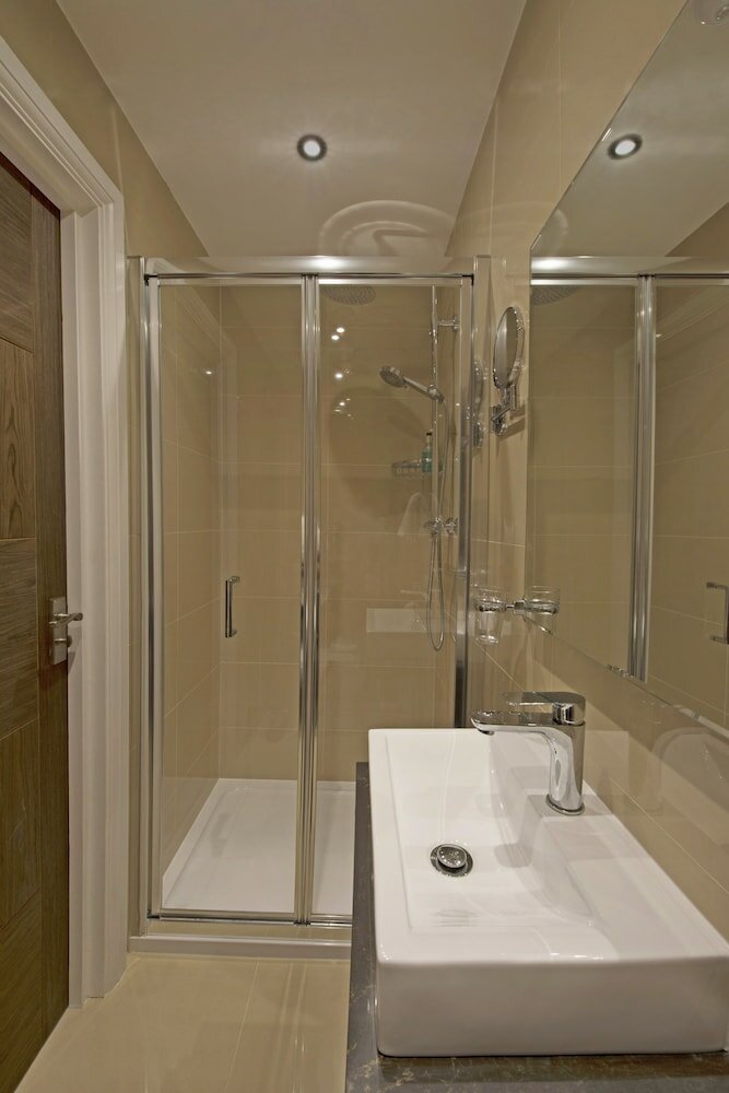 Фото Oyo Townhouse 30 Sussex Hotel, London Paddington