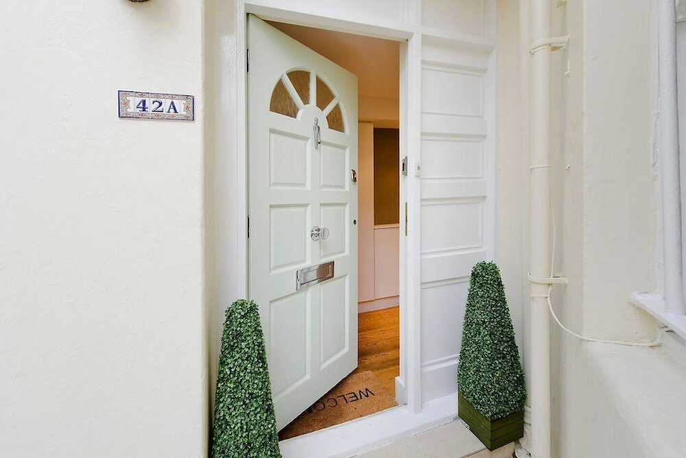 Фото Fantastic 3 Bed Apartment In Earls Court