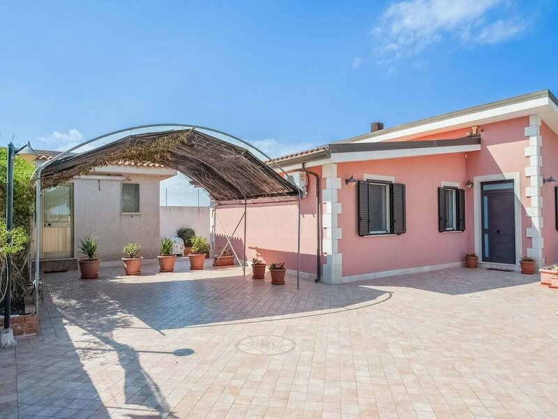 Гостиница Comfortable Holiday Home in Noto Near Sea