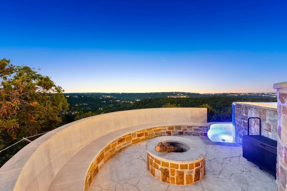 Фото Hillside Infinity Pool Retreat