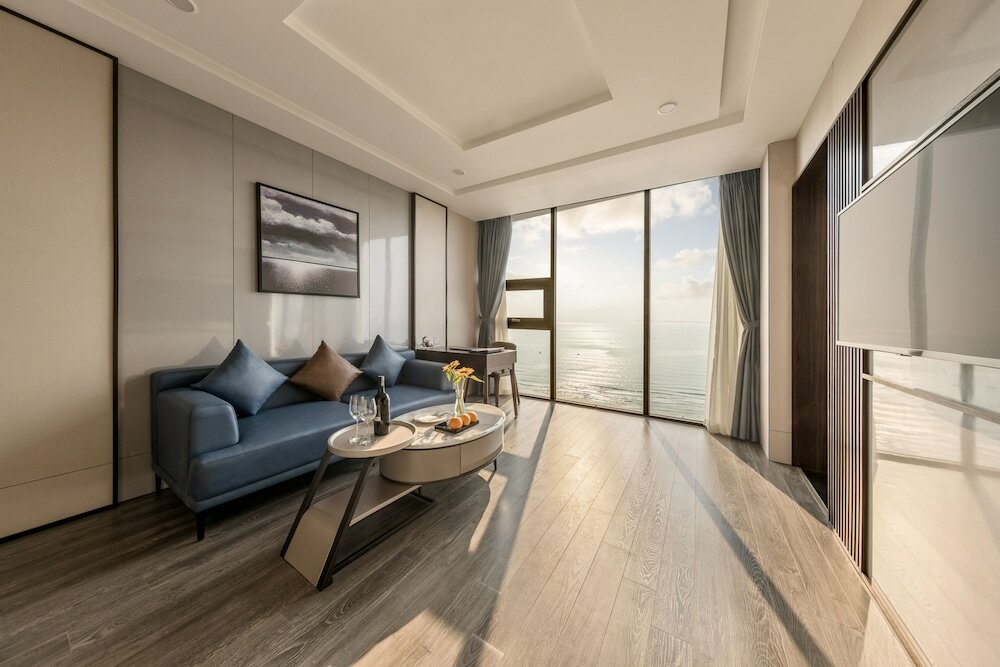 Фото Mangata Beachfront Hotel