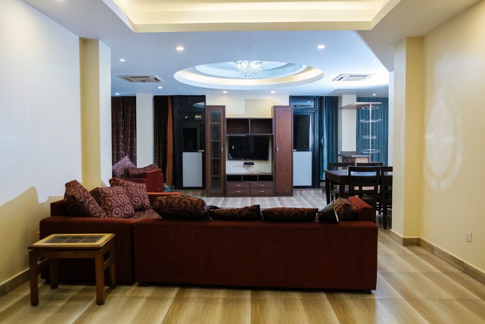 Фото Forbes Hotel and Apartment