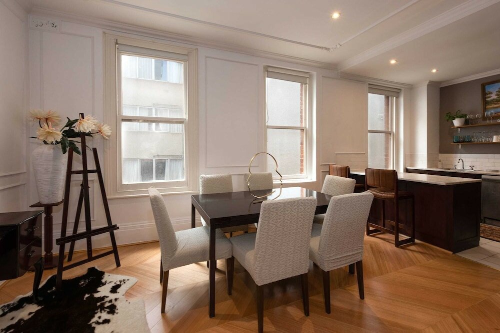 Фото Quiet 2 Bedroom Apartment in Heritage Building in the Cbd