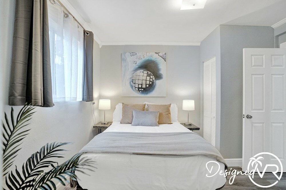 Фото Beautiful 4 Br with Private Heated Pool