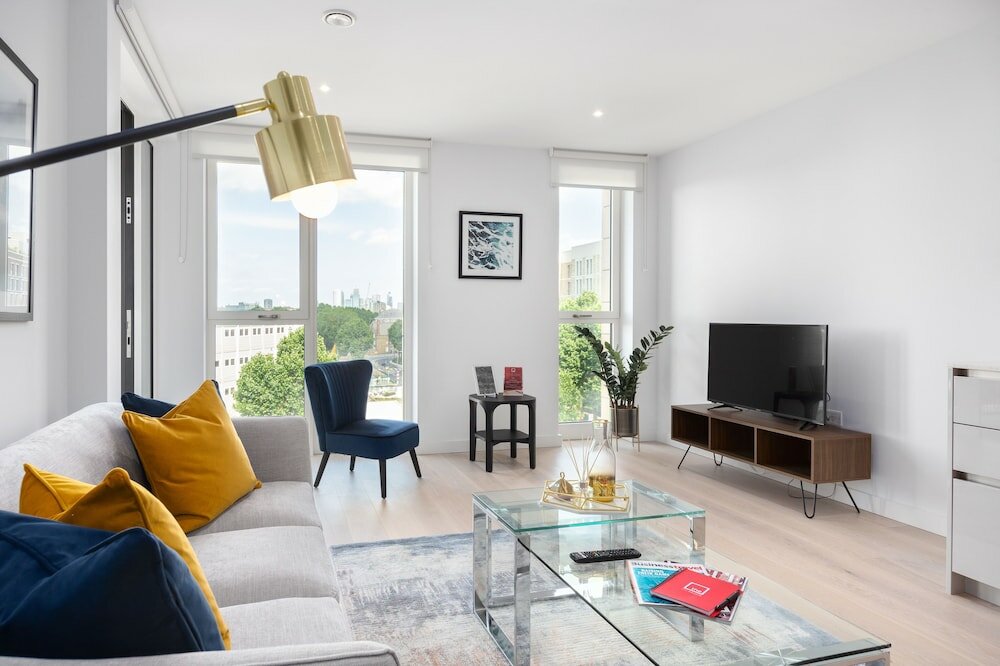 Фото Two Bedroom Serviced Apartment with Balcony in Weymouth Building, Deacon Street