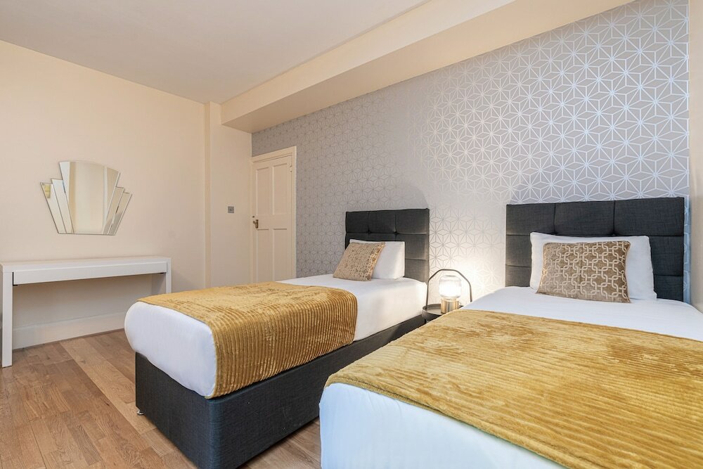 Фото Charming 2 Bedroom Flat in Kensington High Street