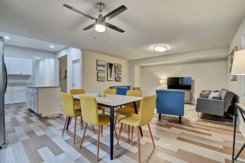 Фото Spacious 6br/3ba House w Parking! Sleeps 20!