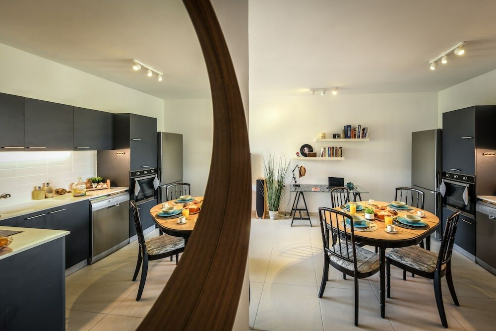 Фото Cozy Nest Apartment with balcony