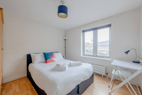 Spacious 2 Bedroom Apartment Near White City