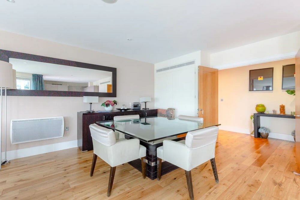 Фото Gorgeous 3 Bedroom Flat in Vauxhall With City Views