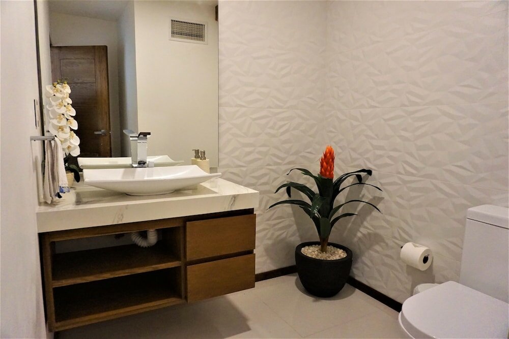 Фото Beachfront Penthouses at Brisas by The Spot