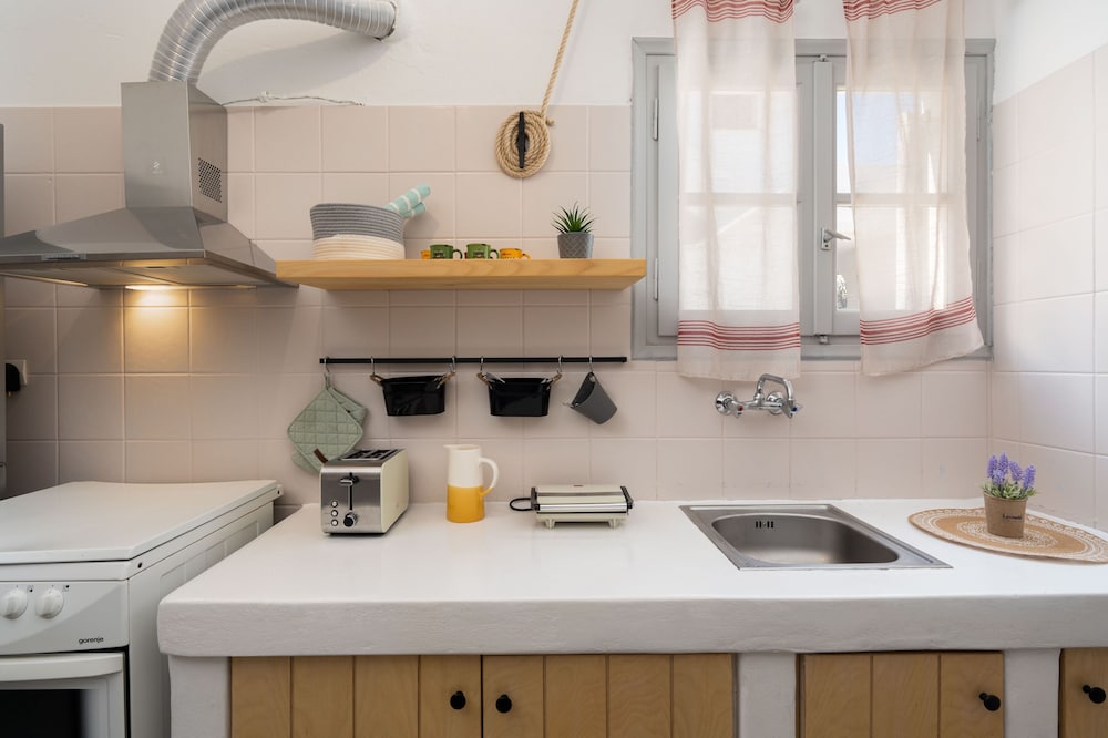 Фото Villa Tholos with Private Jacuzzi