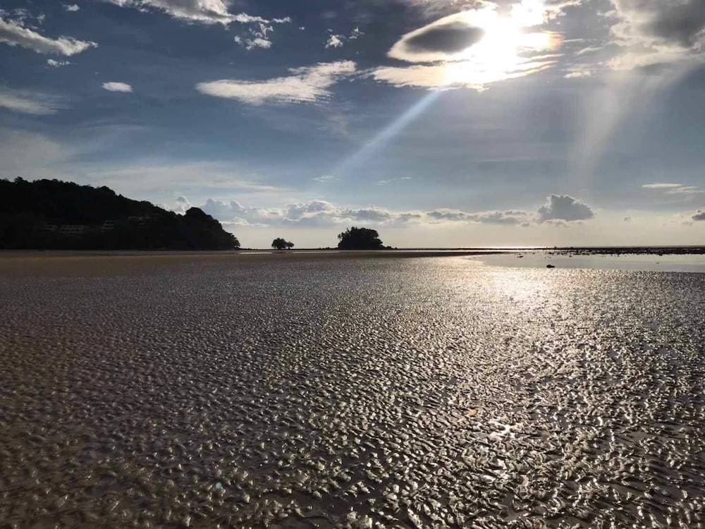 Фото Dwell Phuket Airport