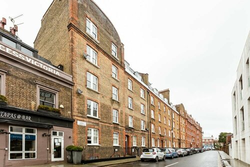 Bright Warwick Chambers Apartment