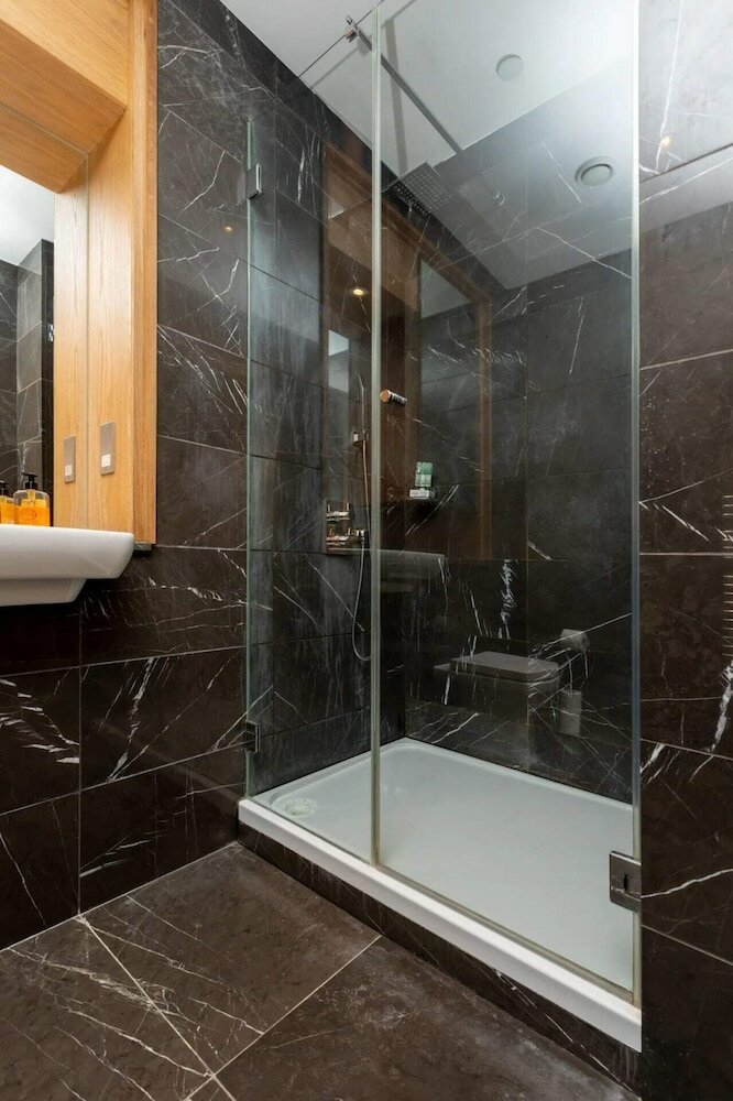 Фото Luxurious 2 Bedroon Flat in the Heart of London