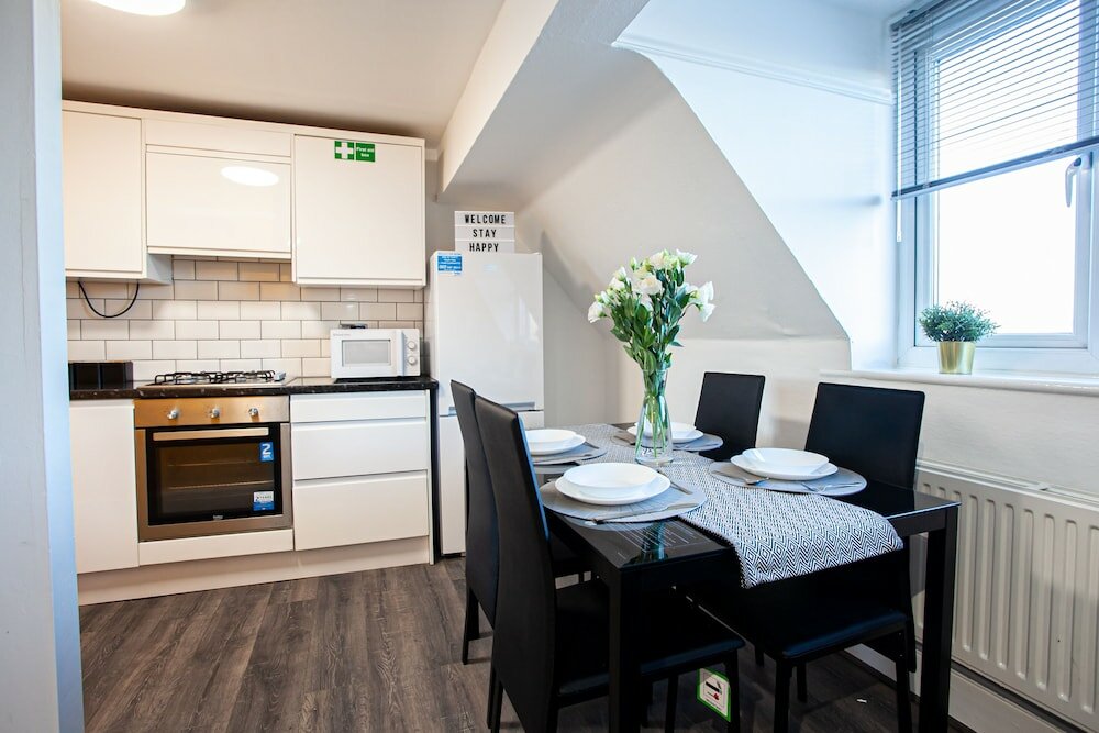 Фото The Manchester Pad - Sleeps 12