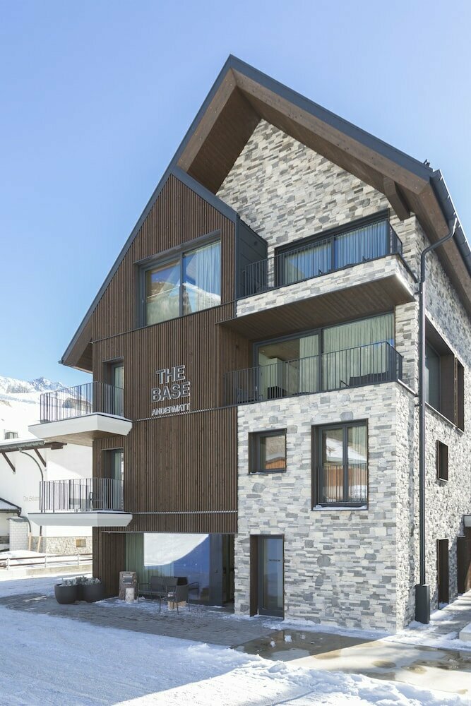 Hotel The Base, Andermatt, photo