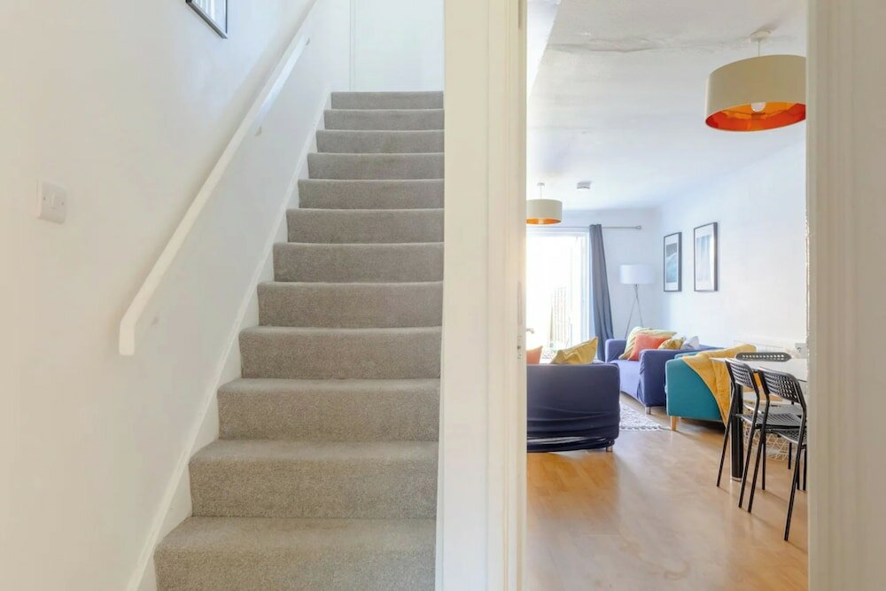 Фото Lovely 4 Bed House w Garden, 1 Stop to Waterloo